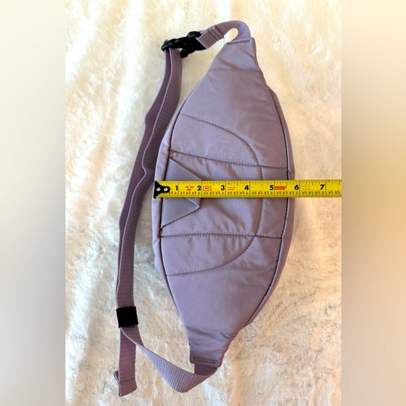 Adidas Lavender Quilted Waist Purse/ Fanny Pack w/ Adjustable Strap to 33”-34” - Picture 9 of 11